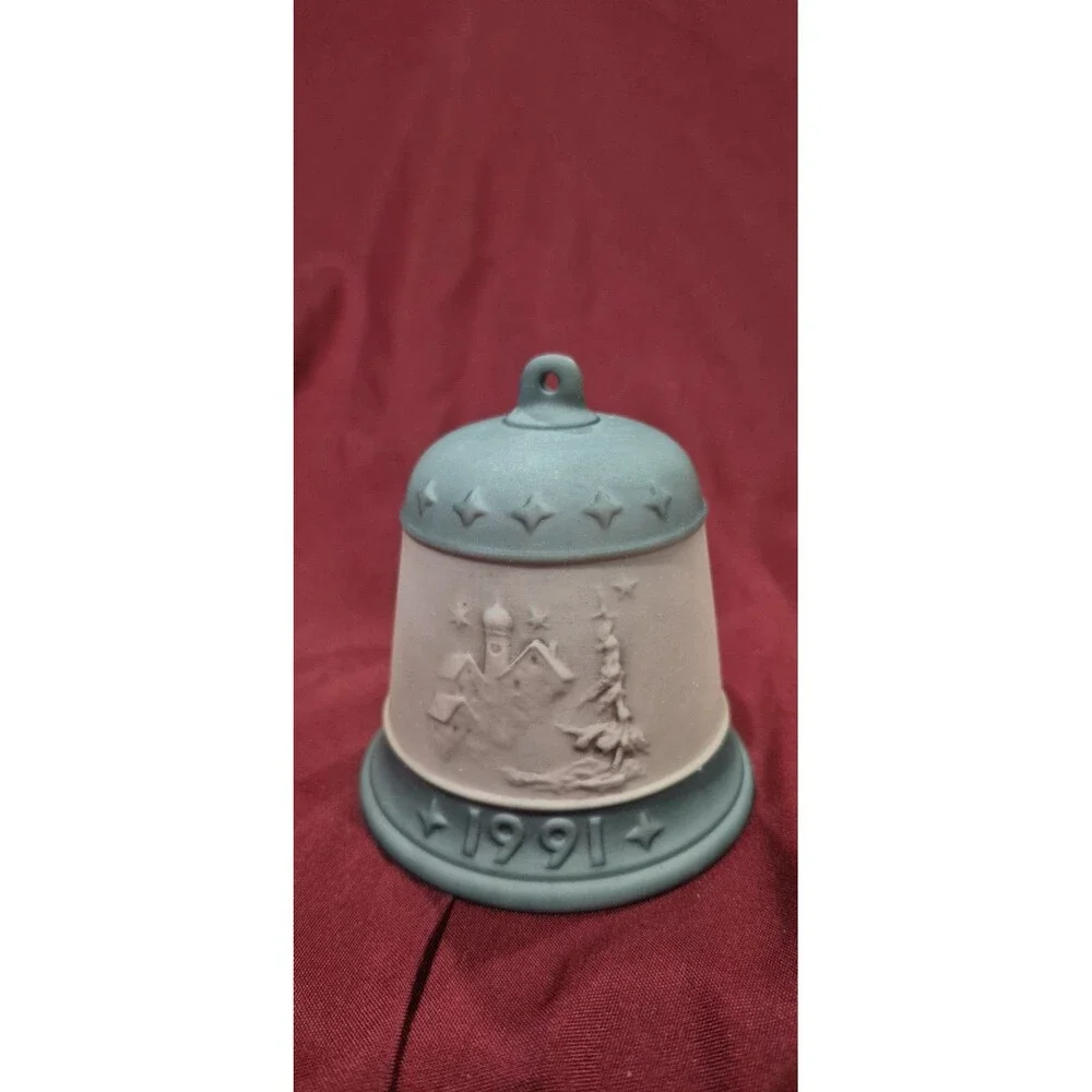 Goebel Hummel 1989 First in the Christmas Bell Series Riding Into Christmas EUC